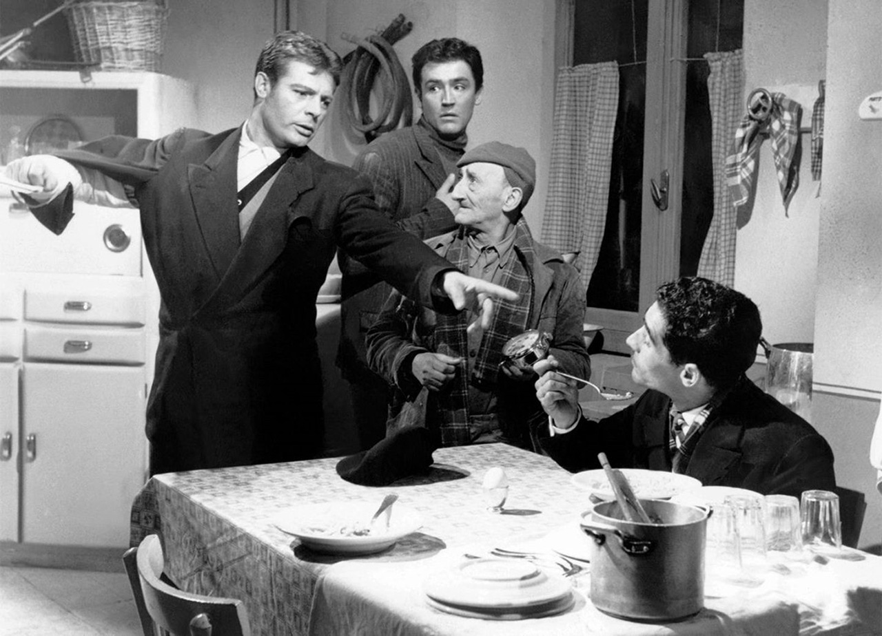 Film i soliti ignoti mettant en scène les voleur qui mangent pasta e fagioli dans la maison qu il cambriolent